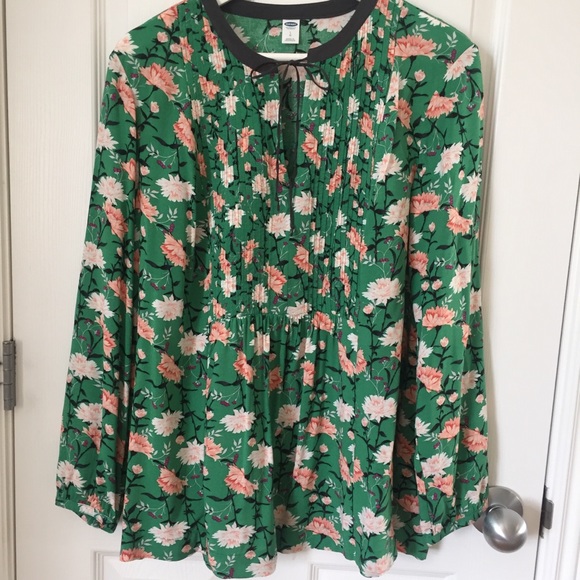 Lovely Green Flower Print Blouse - Picture 2 of 6